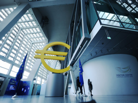 ЕЦБ ја задржа каматната стапка на два отсто трет пат во низа