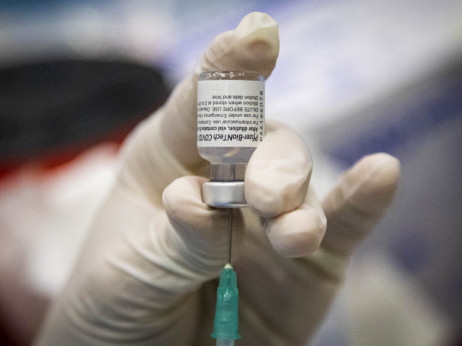 Што ако вакцината против ковид може да ги спаси болните од рак?