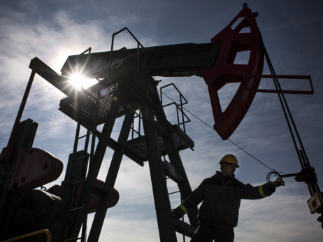 Цената на нафтата расте по потврдата на ОПЕК+ за пауза во производството и фокус кон Венецуела