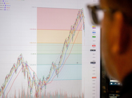 Пазарите на акции под притисок: Доаѓа ли време за голем пад?