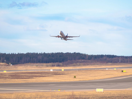Дронови го прекинаа авиосообраќајот во Гетеборг