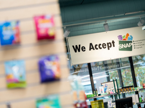 Врховниот суд им дозволи на службениците на Трамп засега да ја ограничат помошта во храна