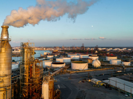 Трговците со нафта се сомневаат дека ОПЕК+ ќе го намали снабдувањето во 2026