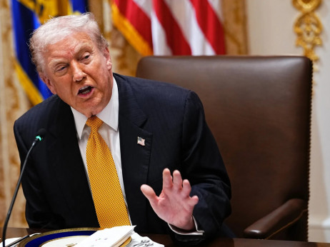 Трамп ја менува позицијата, даде зелено светло за објавување на досиејата на Епстајн