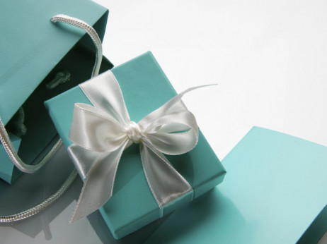 „Тифани“ и „Картие“ водат битка против луксузните торби во војната за престиж