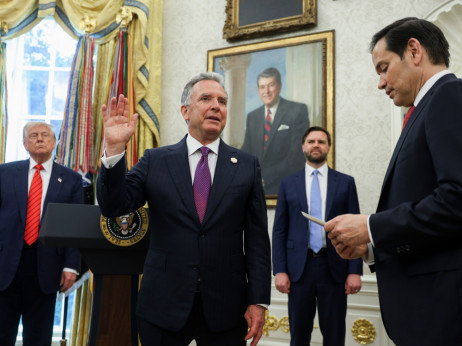 Тајни разговори меѓу САД и Русија се кријат зад планот што ја заслепи Украина