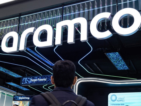 Саудијците ја зголемуваат цената на нафтата за Азија на рекордно високо ниво