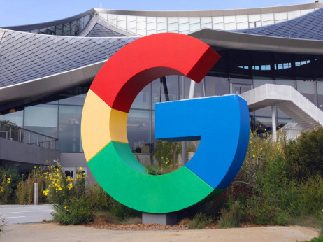 Акциите на „Енвидија“ паѓаат по најавите дека „Гугл“ подготвува нов предизвик со ВИ-чиповите