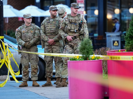 Мигрант од Авганистан пукаше во Вашингтон, Трамп најави ригорозна контрола на дојденците