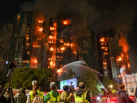 Што досега се знае за големиот пожар во Хонгконг: Брзо со проширил поради скелиња од бамбус