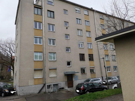 Prerivanje na dražbi: 99 dražiteljev, cena poletela za 111 odstotkov