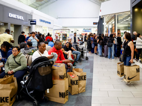 Купувачите се отпорни - продажбата на Црниот петок порасна