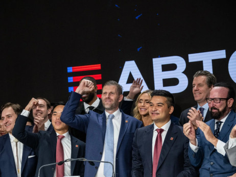 Само 26 минути беа доволни за пад од 51,1 отсто - нов удар врз крипто-позициите на Трамп