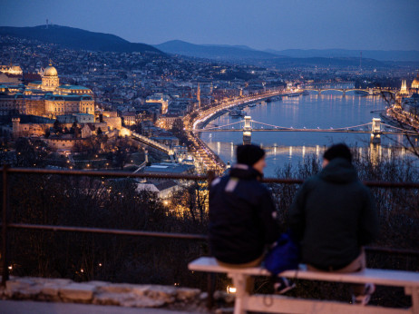 „Фич“ ги намали изгледите за Унгарија на негативни поради изборниот буџет
