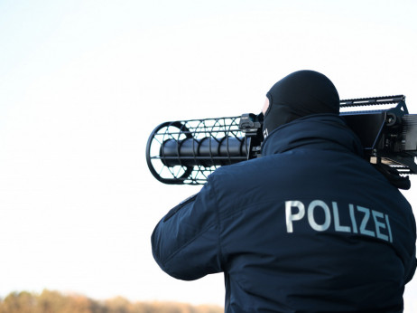 Германија ги зајакнува мерките против дронови поради раст на упадите на аеродромите