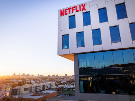 Како договорот меѓу „Нетфликс“ и „Ворнер брос“ го менува Холивуд