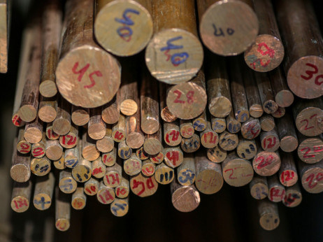 Нов рекорд на бакарот - растот го поттикнуваат увозот во САД и политиката на Кина