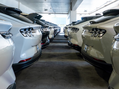 „Рено“ планира електрична офанзива додека растат цените на горивата