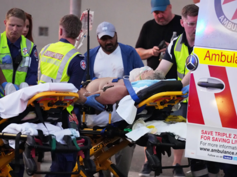 Смртоносен вооружен напад на плажа во Сиднеј за време на прослава на еврејски празник