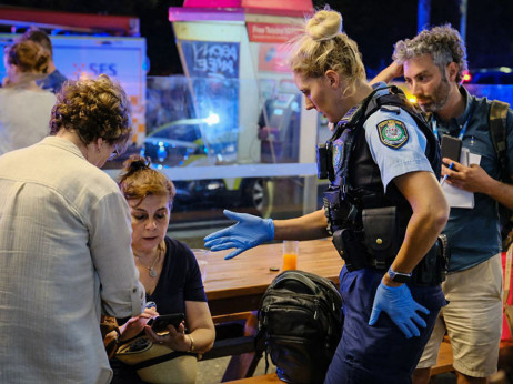 Šesnaest mrtvih na Bondi plaži nakon napada na proslavi Hanuke