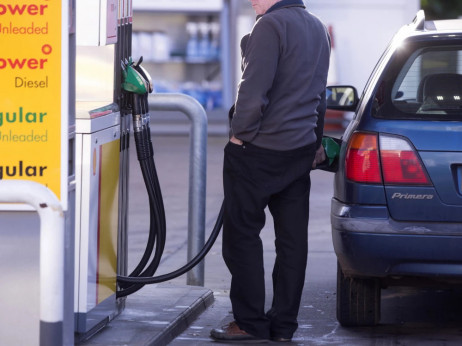 ЕУ се откажува од целосната забрана за продажба на бензински и дизел автомобили од 2035 година