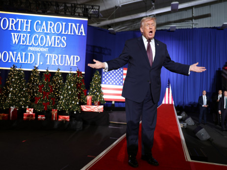 Трамп се пофали со економските резултати, но ги преќуте досиејата Епстајн