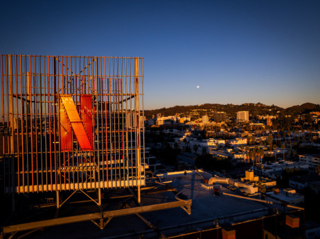 „Нетфликс“ рефинансираше дел од кредитот за понудата за „Ворнер брос“