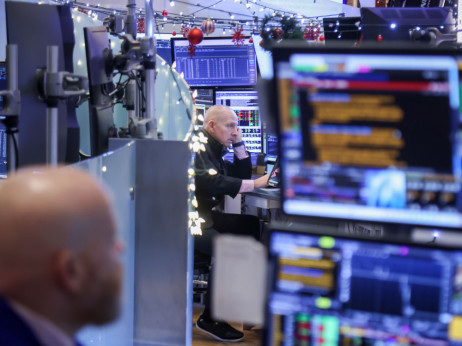 Преглед на пазарите: S&P 500 е блиску до рекорд, технолошките компании продолжуваат со раст