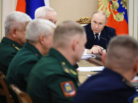Германија, Франција и Британија подготвуваат план за разговори со Путин за Украина