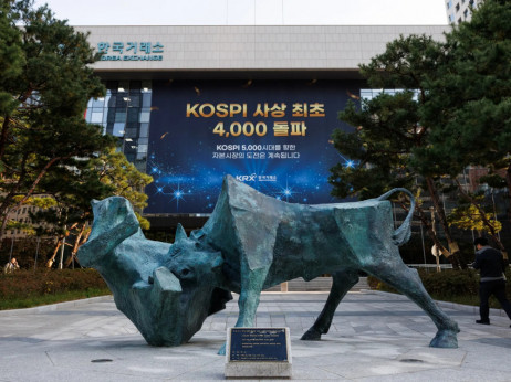 Преглед на пазарите: Технолошките акции ја креваат берзата на стартот на 2026, среброто во подем