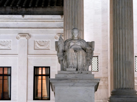 Повеќе од 1.000 компании го тужат Трамп поради царините