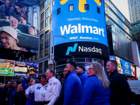 „Волмарт“ влегува во индексот Nasdaq 100 наместо „Астра Зенека“