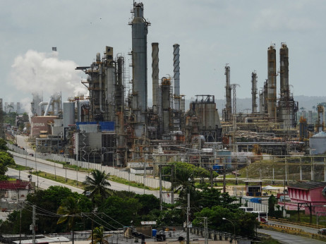 Кина им наложи на водечките рафинерии да го запрат извозот на дизел и бензин