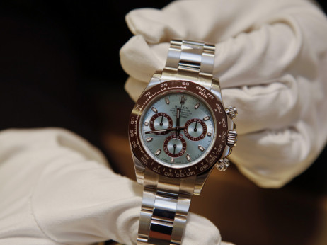 За нашите богаташи не е сѐ само во акции, има нешто и во луксузните чанти и часовници