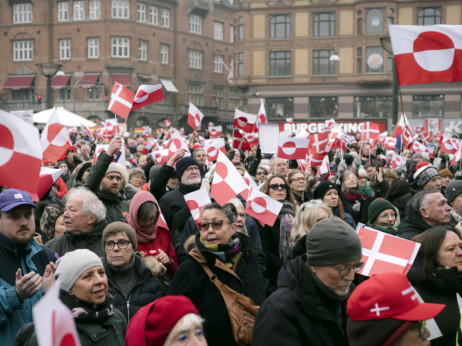 Трамп воведува царини за осум земји од НАТО кои му пркосат за Гренланд