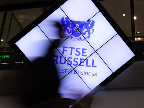 Сопственикот на FTSE 100 размислува за олабавување на правилата за странски фирми