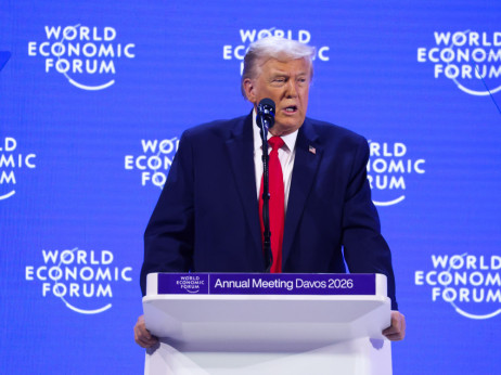 Трамп во Давос повика на итни преговори за преземање на Гренланд