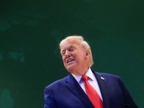 Трамп се закани со царини од 100 отсто за Канада