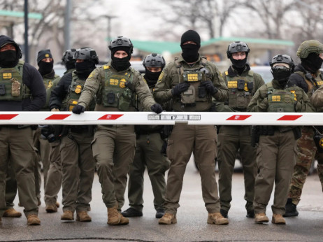 По смтртоносните акции Министерството за внатрешна безбедност повлекува 700 агенти од Минеаполис