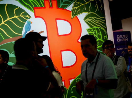 Биткоинот падна под 70.000 долари, пазарот се соочува со „криза на доверба“