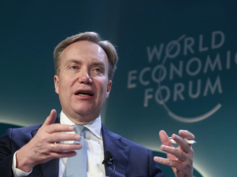 Истрага против директорот на Светскиот економски форум, бил гостин кај Епстајн