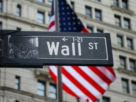 Акциите силно се враќаат, индексот Dow Average ја проби границата од 50.000 поени