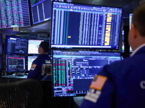Берзански преглед: Акциите растат по силните економски податоци