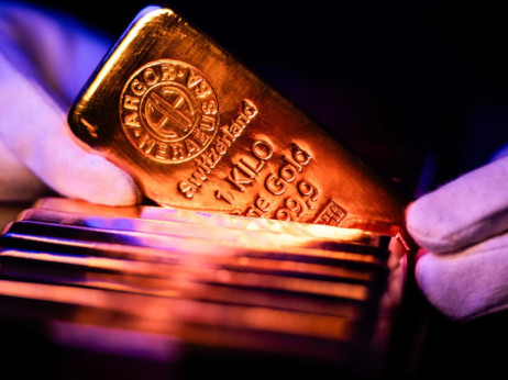 Златото над 5.000 долари по податоците од САД кои го поддржаа намалувањето на каматите