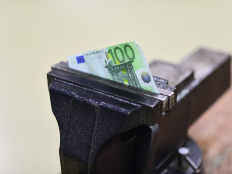 E-pismo: Basen o dobri državi in zlobnih kapitalistih