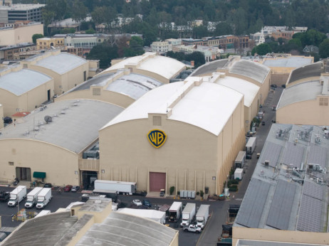 Ќе има ли нова трка меѓу „Нетфликс“ и Парамаунт“: „Ворнер Брос“ повторно ја разгледува понудата