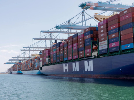 Увозот на пристаништето во Лос Анџелес паѓа поради царините на Трамп