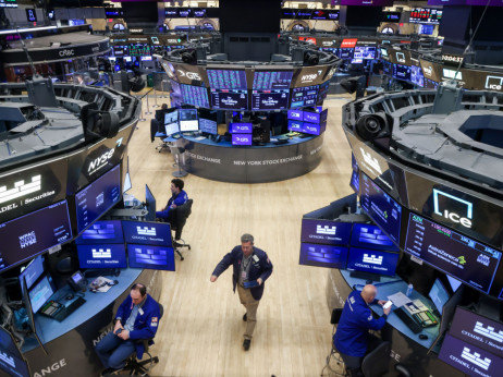Акциите паѓаат поради геополитичките тензии
