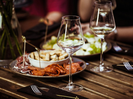 Полни локали, различни бизнис-резултати: како работи угостителскиот сектор