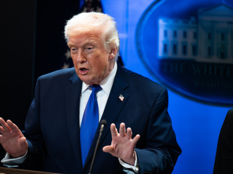 Трамп пак се предомисли: царините ќе изнесуваат 15, а не 10 отсто